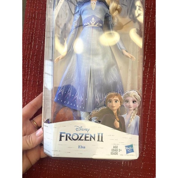 Disney's Frozen 2, 11 inch Elsa Articulating Doll & Dress Ages 3+ (New S… - Picture 4 of 5
